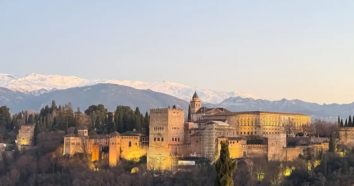 Albaicín & Sacromonte Guided Sunset Walking Tour
